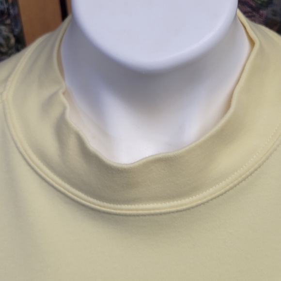 Women's Blair Large Light Yellow Round Neck Long Sleeve Pullover Crested… - Picture 7 of 7